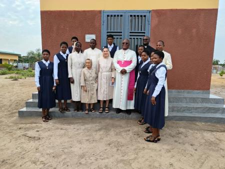 "Perché dove sono due o tre riuniti nel mio nome, lì sono io in mezzo a loro” 