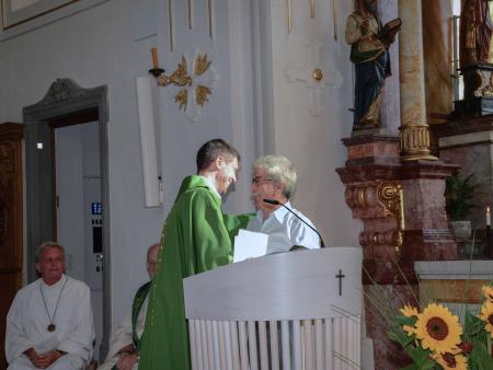 Gli auguri a don Simone dal Presidente del CP